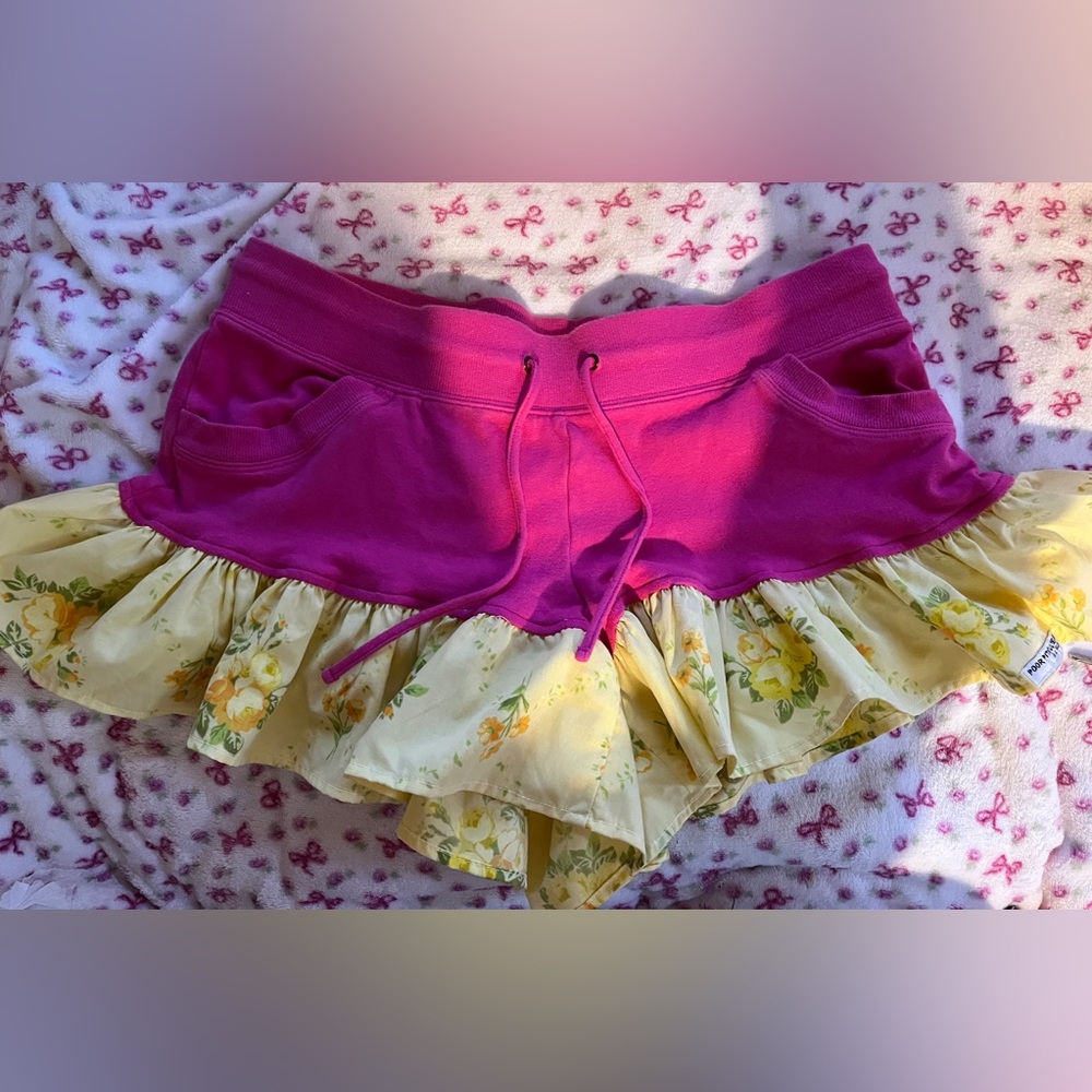 PPP Poor Pitiful Peal Large Pink Ruffled Women's Shorts Upcycled